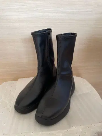 새상품급 UNIQLO C 스트레치 숏부츠 23cm 블랙 완판템