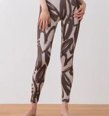 [ SUKALA ] 하트 프린트 사이드 개더 레깅스