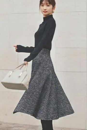 프로포션 바디 드레싱 트위드헴 플레어 스커트