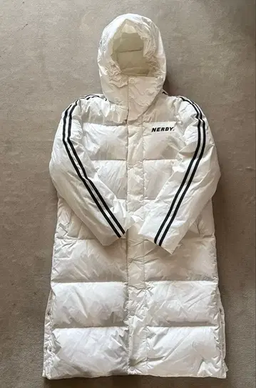 NERDY 화이트 롱 다운 한국