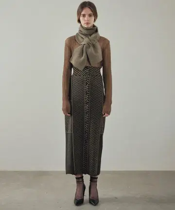 새상품급 TAN 모자이크 패턴 스커트