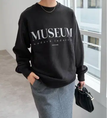 [ Spick & Span ] 프로스트 가공 로고 맨투맨 블랙