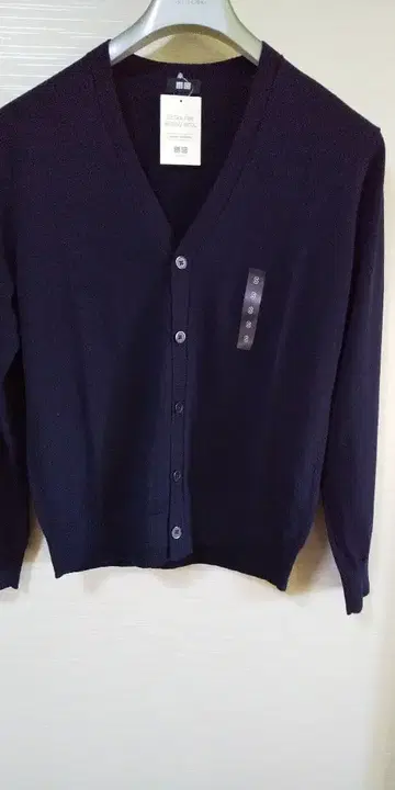 네이비 V넥 가디건 유니클로
