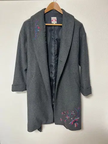그레이 롱 코트 꽃과 새 자수