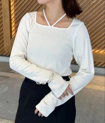 Theven 참 포함 홀터넥 리브 풀오버 아이보리