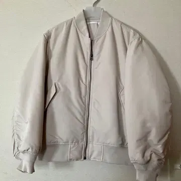 유니클로 베이지 MA-1 스타일 자켓 사이즈 L