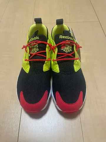 [ 새상품 ] Reebok 스니커즈 블랙/빨간색/노랑