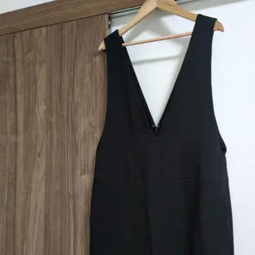 BEAUTY&YOUTH 블랙 V넥 살로펫 S