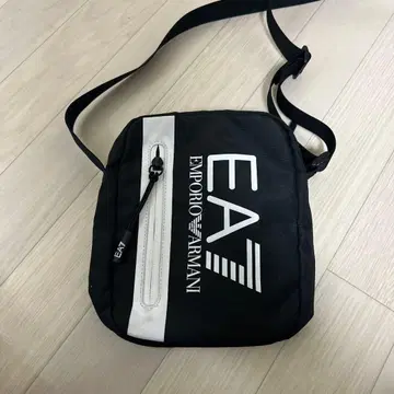 엠포리오 아르마니 숄더백