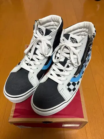 VANS 체크 무늬 하이컷 스니커즈