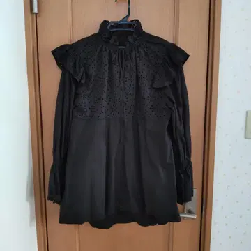 로이스크레용 블라우스