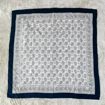 꽃무늬 스카프 실크 100% 대형 네이비 x 화이트 한국제 고급