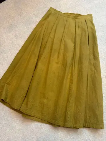팔라스 팰리스 종아리 기장 풍성한 스커트 머스타드 색상
