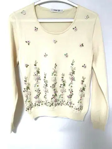 카네코 이사오 꽃 모티브 자수 긴팔 니트