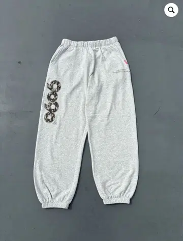 그레이 조거 팬츠 로고