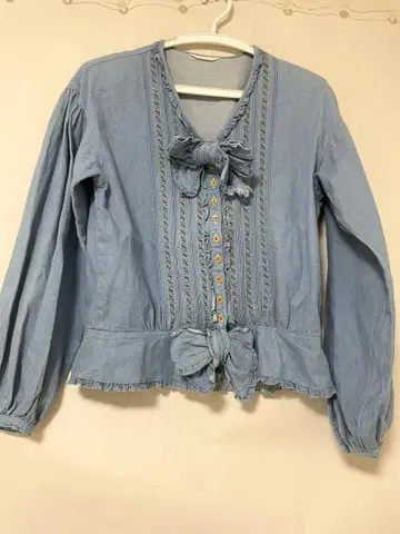 핑크하우스 데님 리본 포함 블라우스