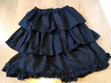 블랙 프릴 무릎 기장 플레어 스커트