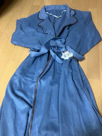 새상품 여성용 L 파이핑 코트