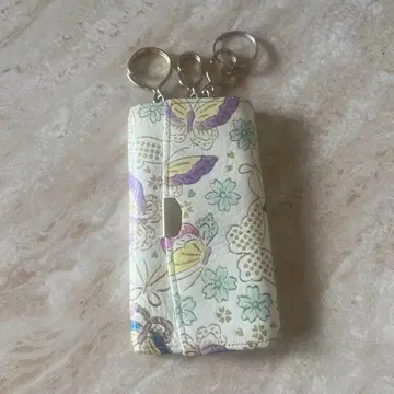 나비와 꽃 디자인 키케이스