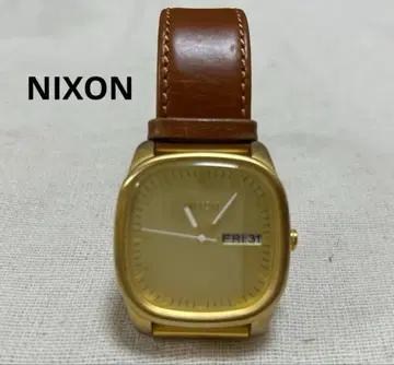 NIXON 골드 가죽 시계