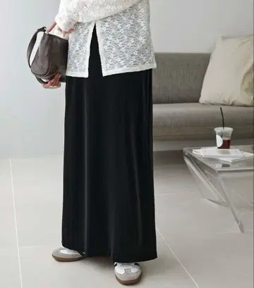 DISCOAT 디스코트 벨로아 내로우 스커트 블랙