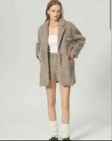 the toe CHAMONIX SHAGGY JACKET camel