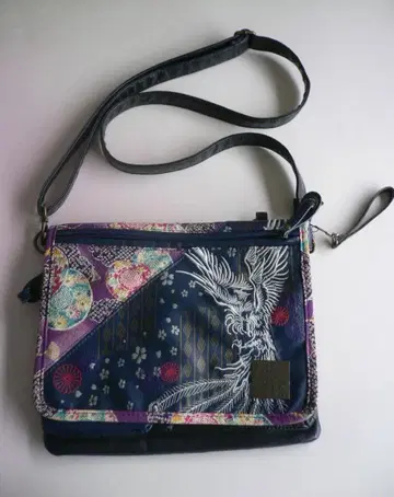 미사용 류기압착 미야비유이 자수 숄더백 사선 크로스백. 일본풍 패턴