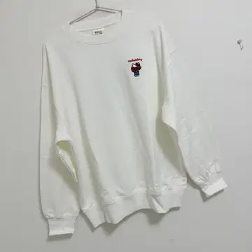 프릭스스토어 헬로키티 원포인트 맨투맨 산리오