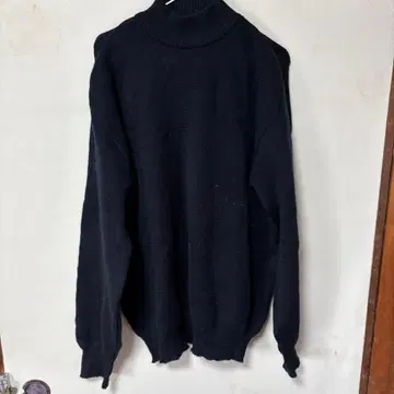 네이비 터틀넥 스웨터 사이즈 42