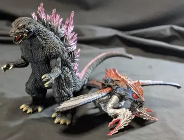 밀레니엄 고질라 & 메가기라스 (반다이) 소프트 비닐 피규어 2체 세트