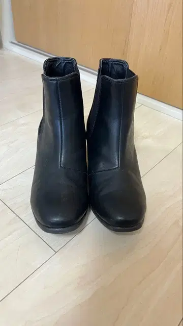 사이드 고어 가죽 부츠 블랙