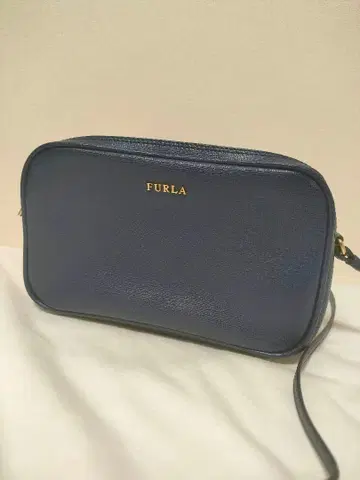 [미사용급] 훌라 더블 지퍼 2실 가죽 숄더백 네이비