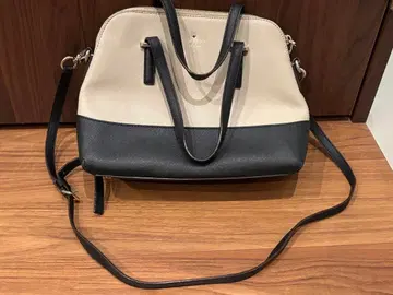 Kate spade/베이지와 블랙 핸드백