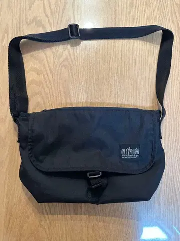 블랙 메신저 백