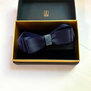 COMPLEX BEE 네이비 리본 바나나 클립