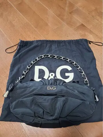D&G 블랙 숄더백 리본 장식