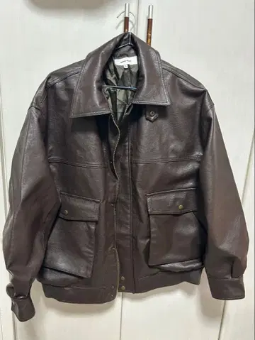 브라운 가죽 자켓 카라 부착 모노마트