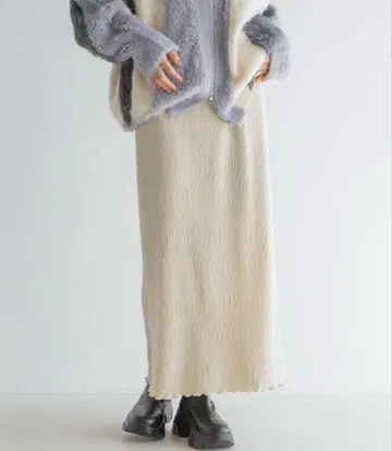 LOWRYS FARM 샤이니 벨로아 타이트 스커트