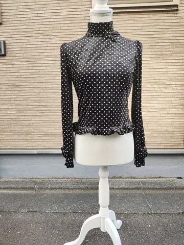 이노센트 월드 물방울 패턴 긴팔 하이넥 셔츠