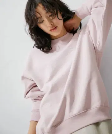 ADAM ET ROPE' 별주 Logo Sweatshirt