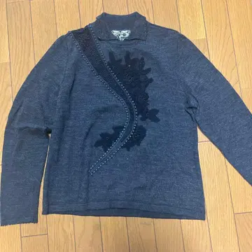 [로사] 자수 비즈 장식 다크 그레이 스웨터 48