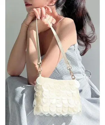 카피스 쉘 핸드백 리젝시