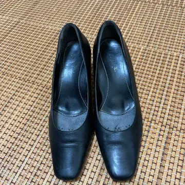 REGAL FAUVE 블랙 펌프스