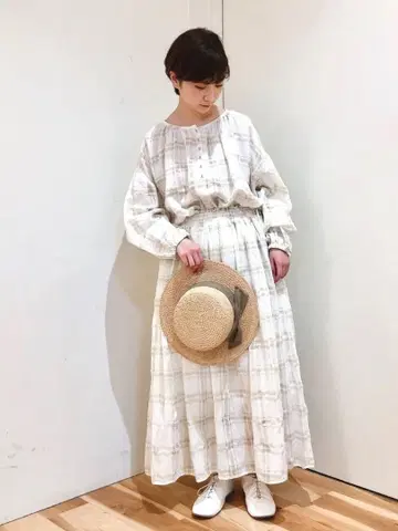 SM2 라메사 체크 무늬 블라우스와 스커트 셋업 화이트 새상품급