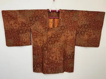 전통적인 일본풍 패턴의 겉옷