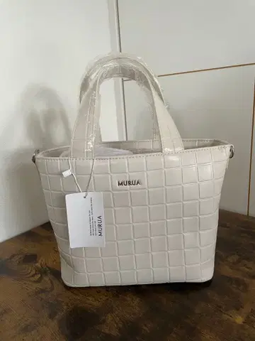 MURUA 화이트 퀼팅 핸드백