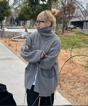 shesame 배색 스티치 드라이버 니트