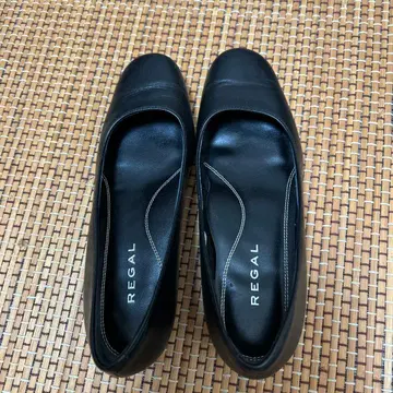 REGAL 블랙 가죽 펌프스 로우힐 3cm