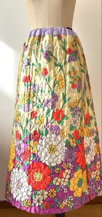 빈티지 70s 80s 꽃무늬 퀼팅 플레어 스커트 미사용 페티코트 포함