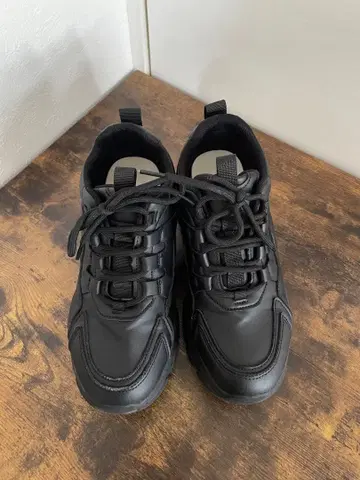 통굽 블랙스니커즈 25cm